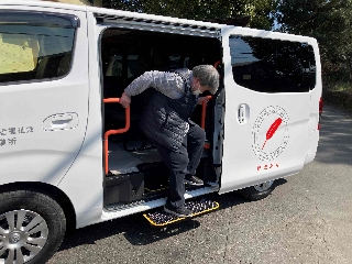 R6�@�O���s�@�̂т��Ə�